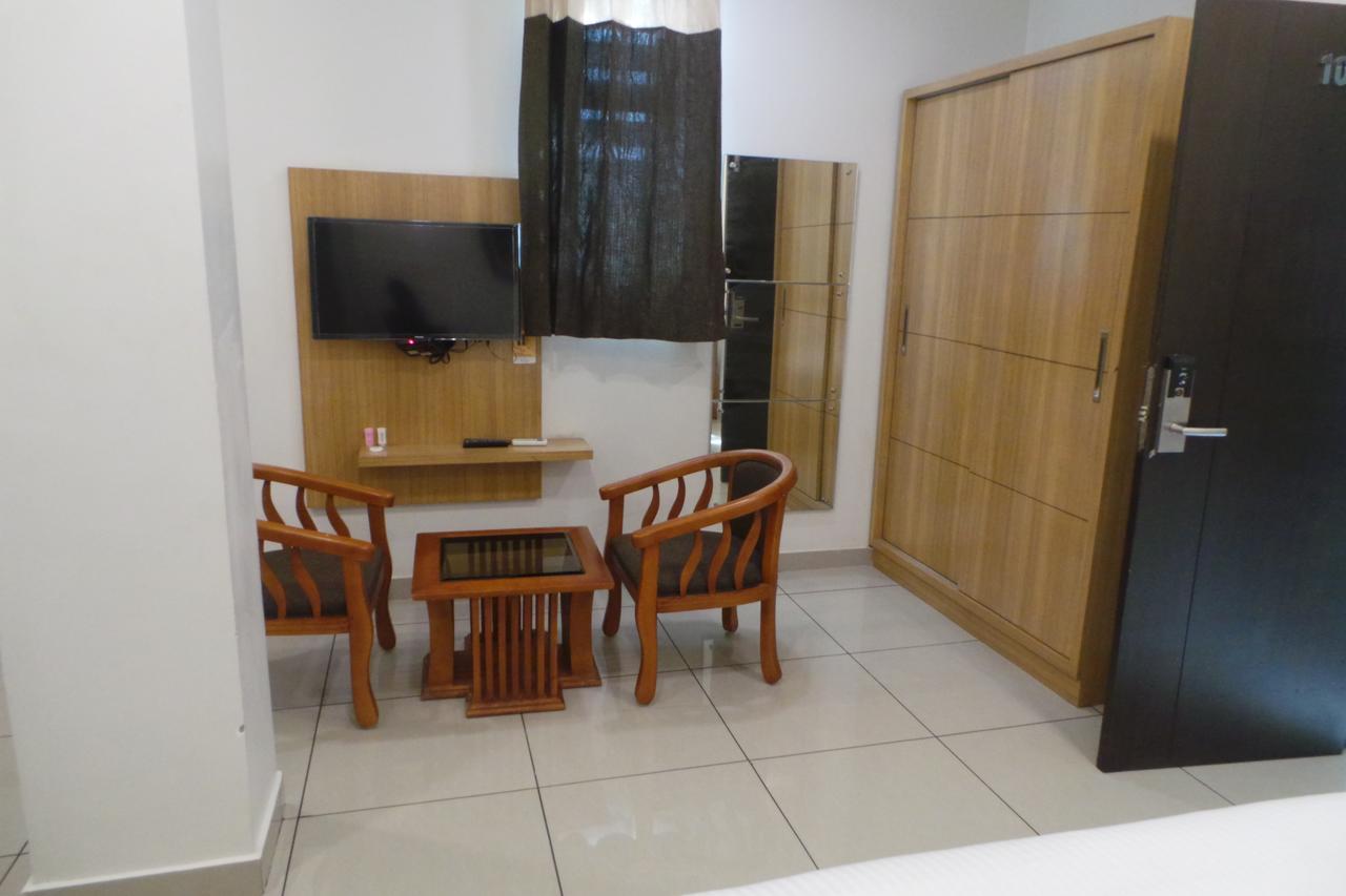Готель Saas Residency Кожикоде Екстер'єр фото